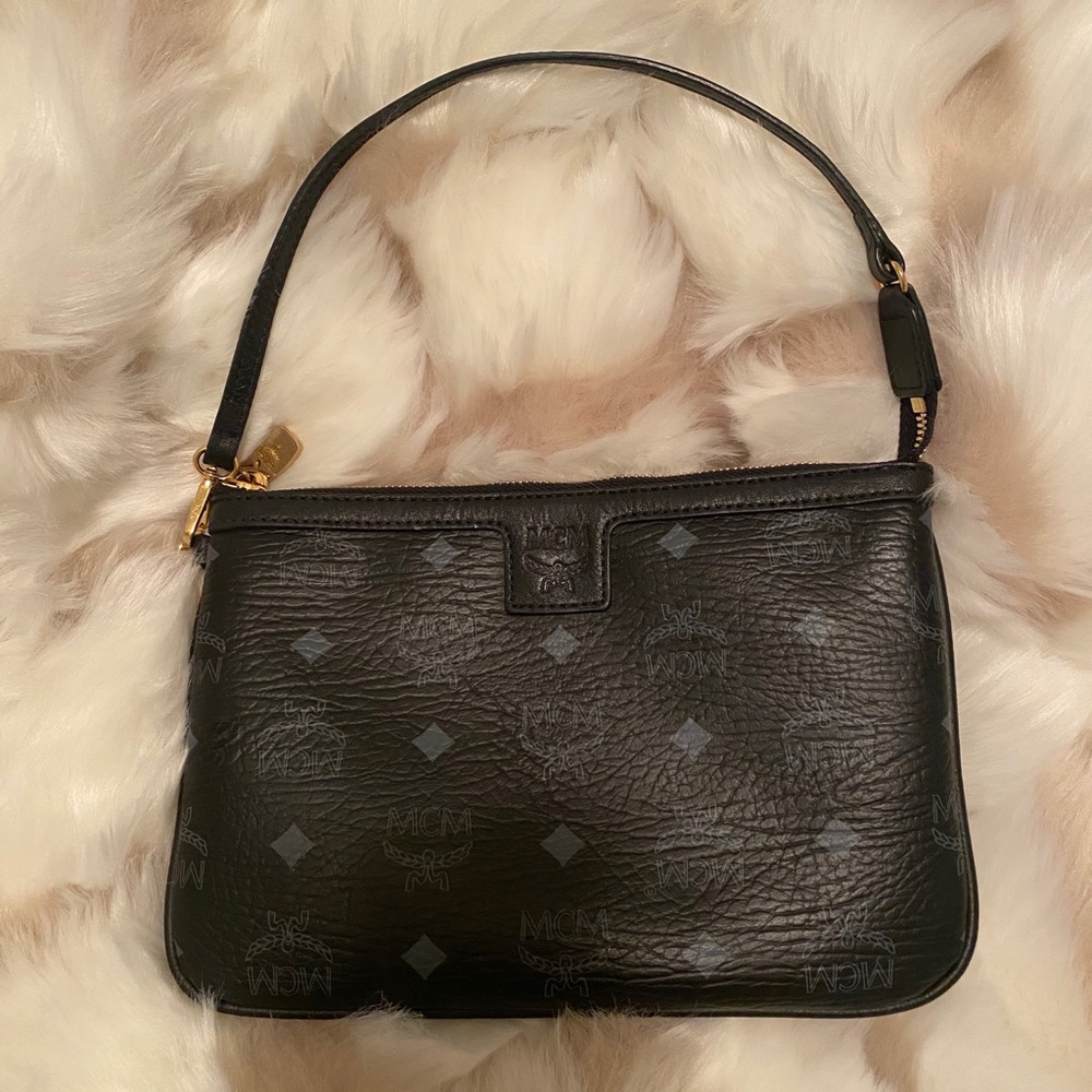 Authentic MCM Limited Edition Shopper with Studs (3-piece set) - Picture 9 of 17